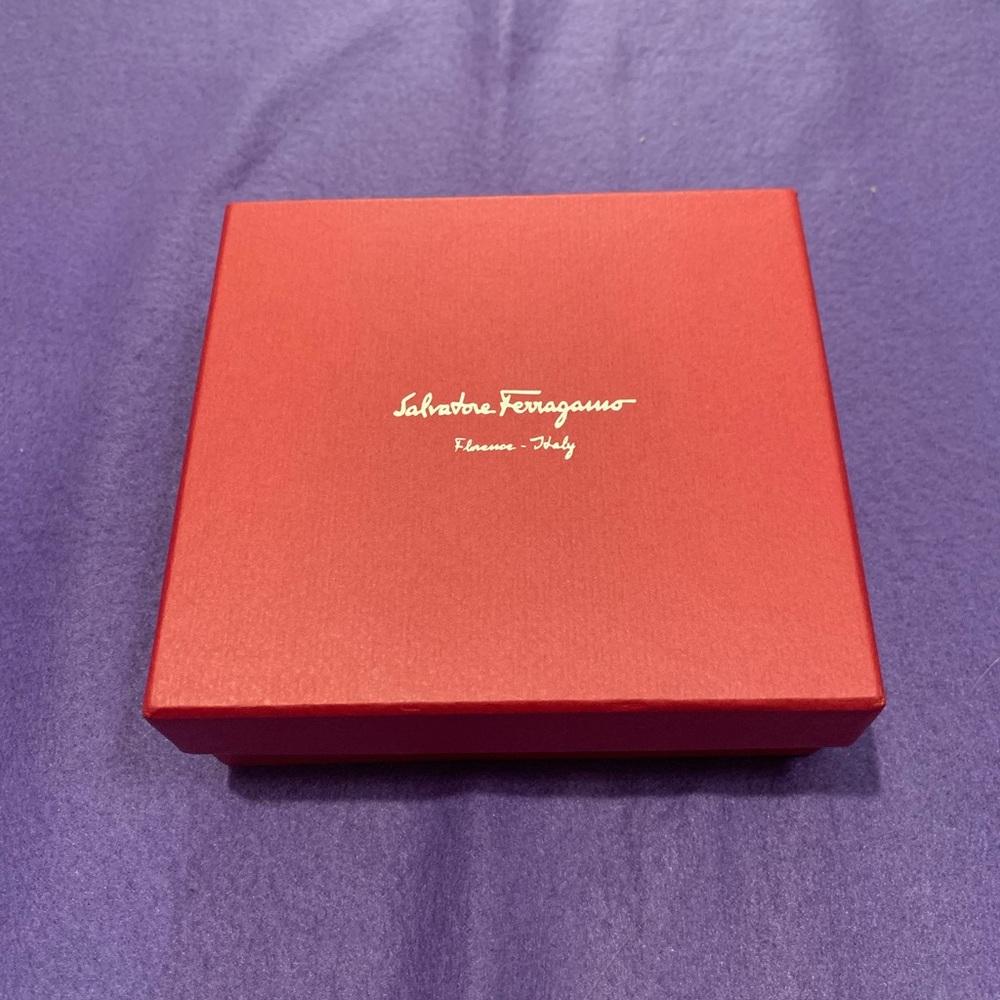 Salvatore Ferragamo Black Leather Vara Bow Wallet with Gold Accent - Picture 13 of 13